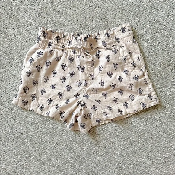 A New Day Cream and Black Shorts - Picture 1 of 7